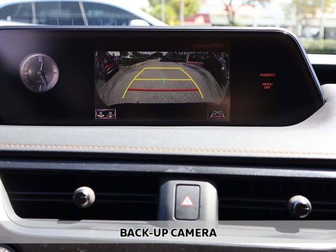 Used 2019 Lexus UX 200 image 6