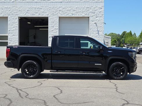 Used 2025 GMC Sierra 1500 Elevation w/ Elevation Premium Package AWD/4WD image 6