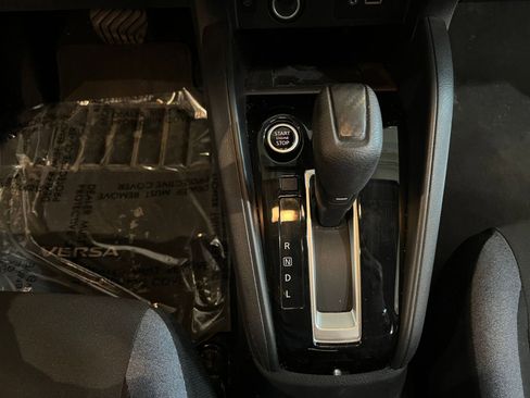 Used 2025 Nissan Versa SV FWD image 40