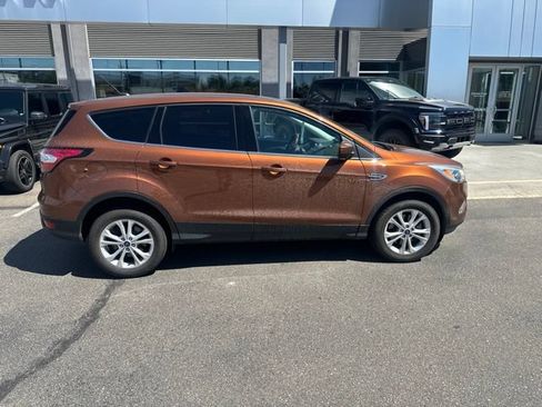 Used 2017 Ford Escape SE AWD/4WD image 8