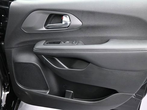 New 2026 Chrysler Pacifica Select image 35