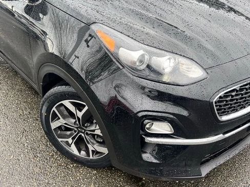 Certified 2022 Kia Sportage EX w/ EX Technology Package image 2