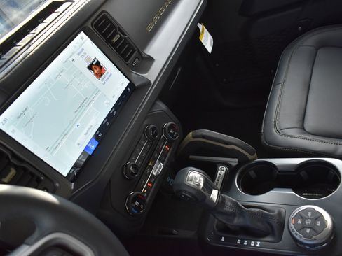 New 2025 Ford Bronco Badlands image 23