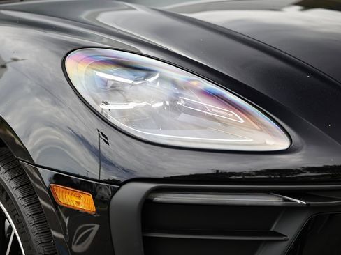 Certified 2024 Porsche Macan image 18