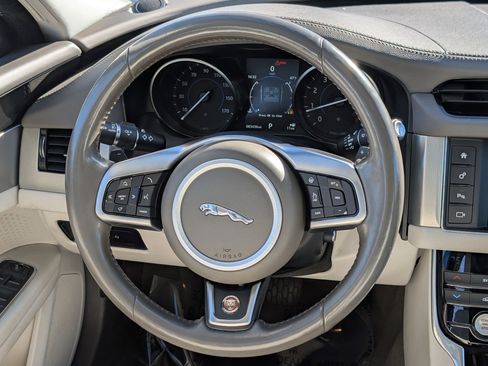 Used 2017 Jaguar XF Premium image 16