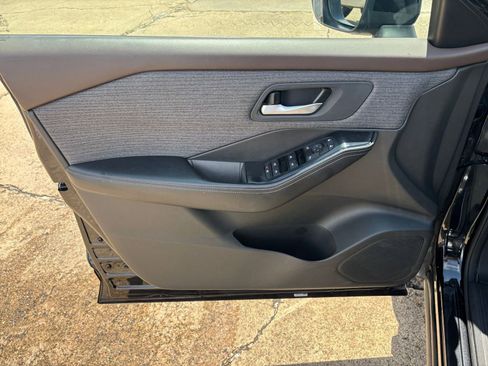 Used 2023 Nissan Rogue SV AWD/4WD image 18