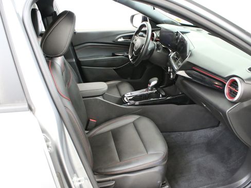 Used 2024 Chevrolet Trax RS w/ Driver Confidence Package FWD image 30