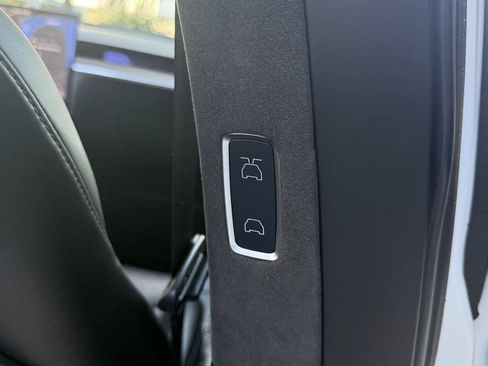Used 2022 Tesla Model X AWD/4WD image 34