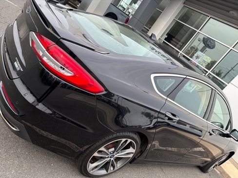 Used 2019 Ford Fusion Titanium AWD/4WD image 3