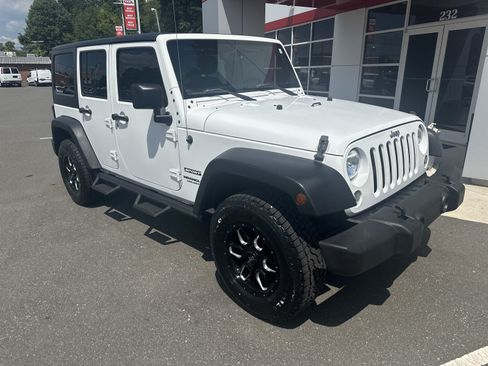 Used 2015 Jeep Wrangler Unlimited Sport w/ Quick Order Package 24S AWD/4WD image 2