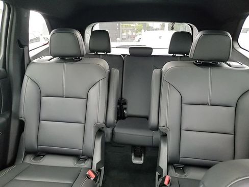 Used 2024 GMC Acadia Elevation image 23