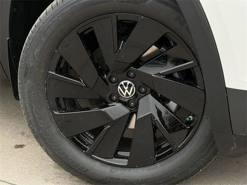 New 2026 Volkswagen Atlas SE image 6