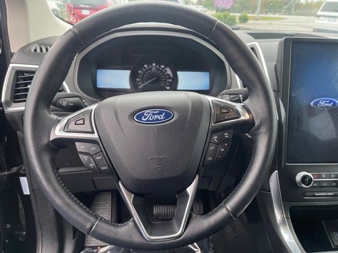 Used 2024 Ford Edge Titanium image 9