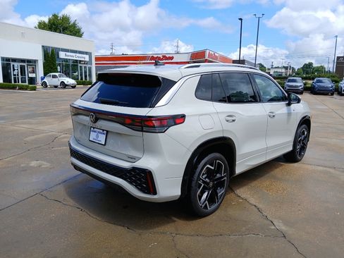 New 2026 Volkswagen Tiguan SEL R-Line AWD/4WD image 10