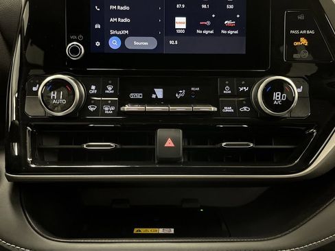 Used 2024 Toyota Highlander XLE image 20