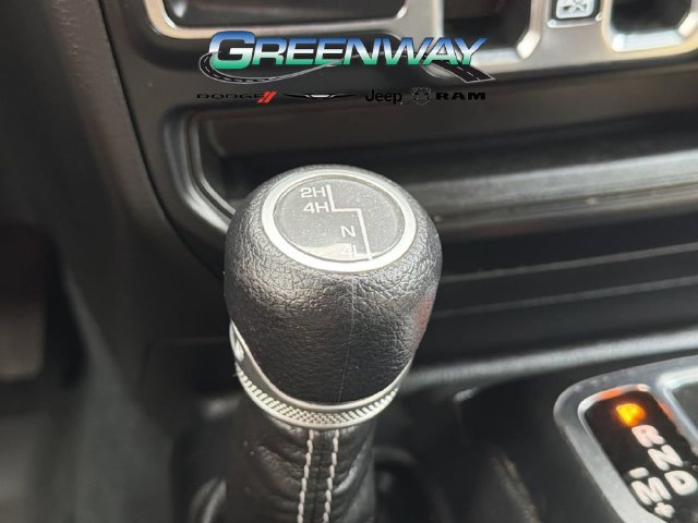 Used 2022 Jeep Wrangler Unlimited Sahara w/ Cold Weather Group AWD/4WD image 23