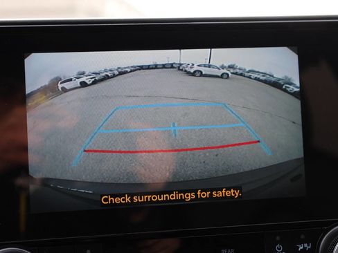 Used 2025 Toyota Highlander XLE image 24