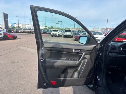 Used 2012 Kia Sorento LX AWD/4WD image 11