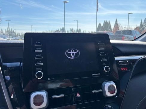 Used 2021 Toyota Camry SE w/ Cold Weather Package image 10