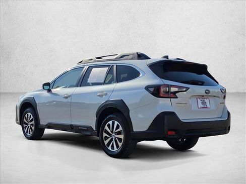 Used 2024 Subaru Outback Premium AWD/4WD image 3