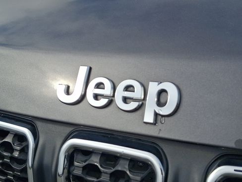 Used 2023 Jeep Compass Latitude AWD/4WD image 30