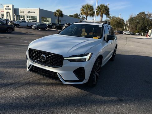 Used 2024 Volvo XC60 T8 Ultimate w/ Climate Package image 7