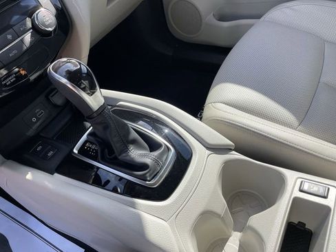 Used 2022 Nissan Rogue Sport SL image 16