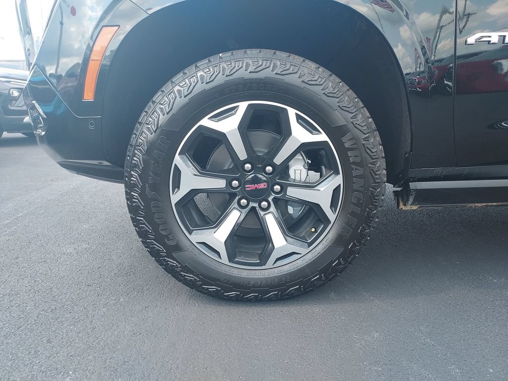 New 2026 GMC Yukon XL AT4 w/ AT4 Premium Package AWD/4WD image 10