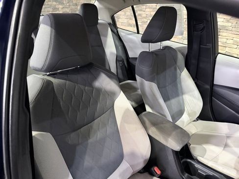 Used 2021 Toyota Corolla LE image 32
