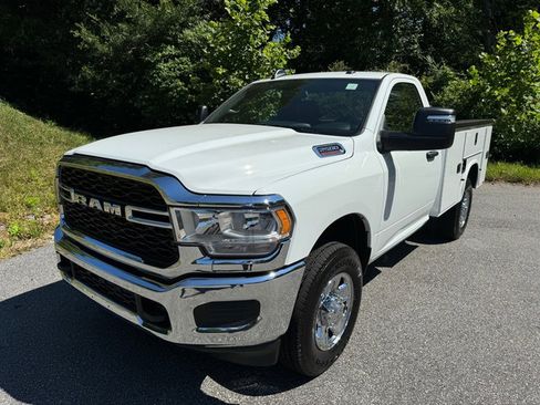 New 2024 RAM 2500 Tradesman w/ Chrome Appearance Group image 3