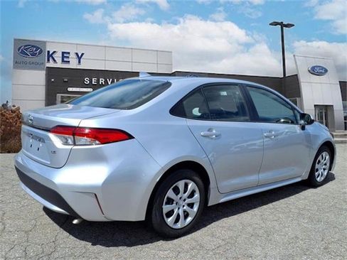 Used 2022 Toyota Corolla LE image 3
