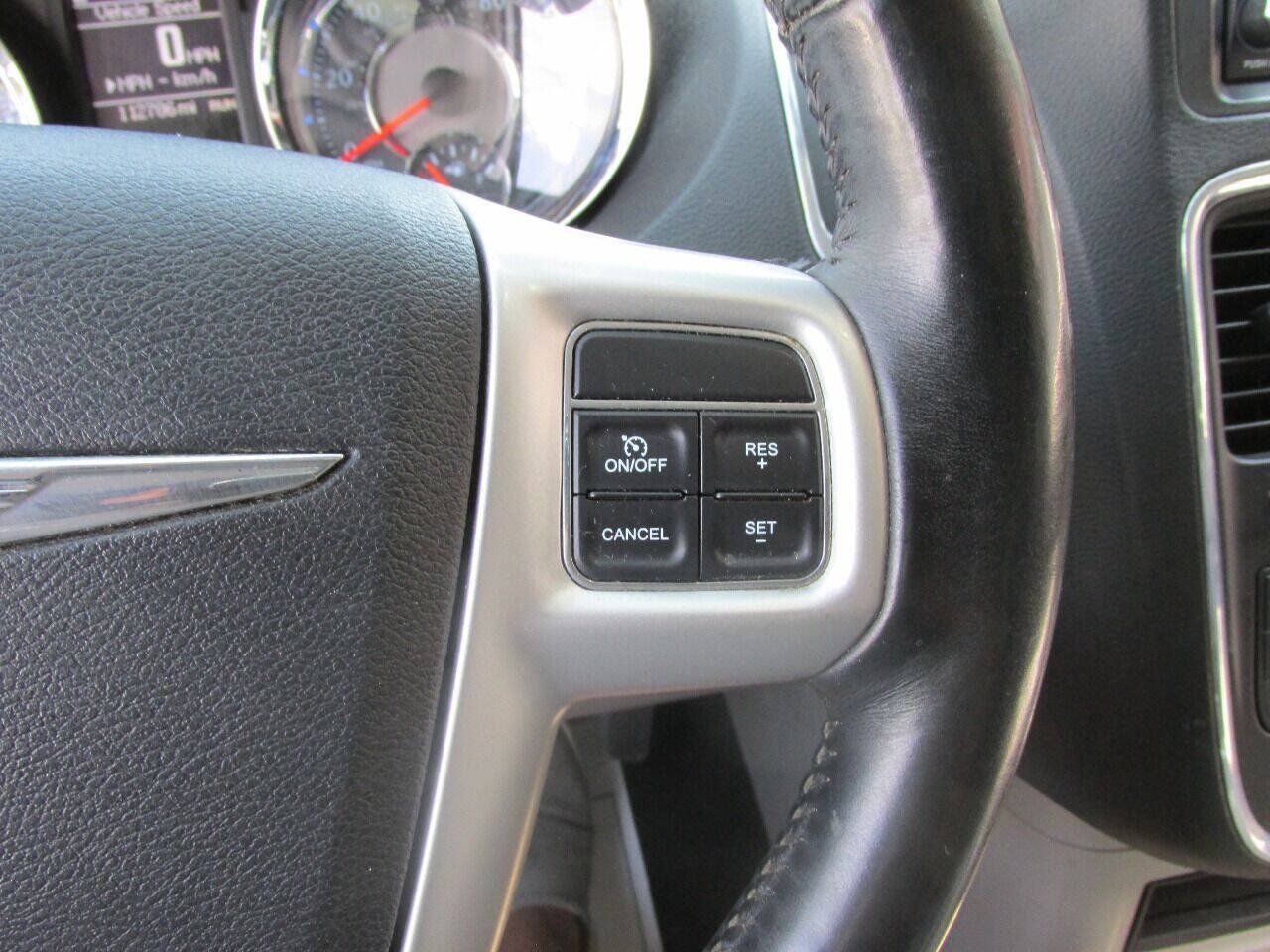Used 2015 Chrysler Town & Country Touring w/ Driver Convenience Group FWD image 55