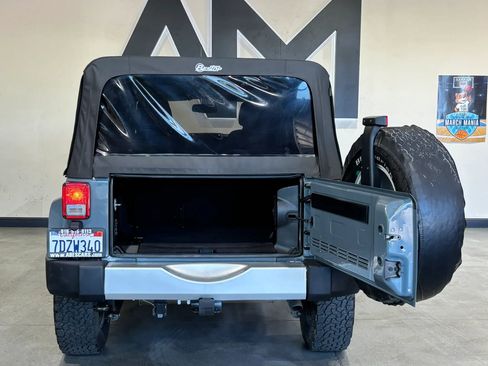 Used 2014 Jeep Wrangler Unlimited Sahara AWD/4WD image 6