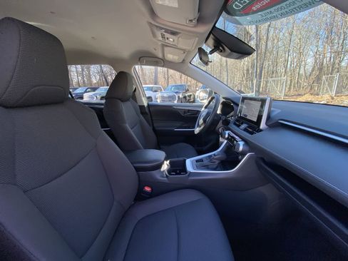 Certified 2025 Toyota RAV4 LE image 28