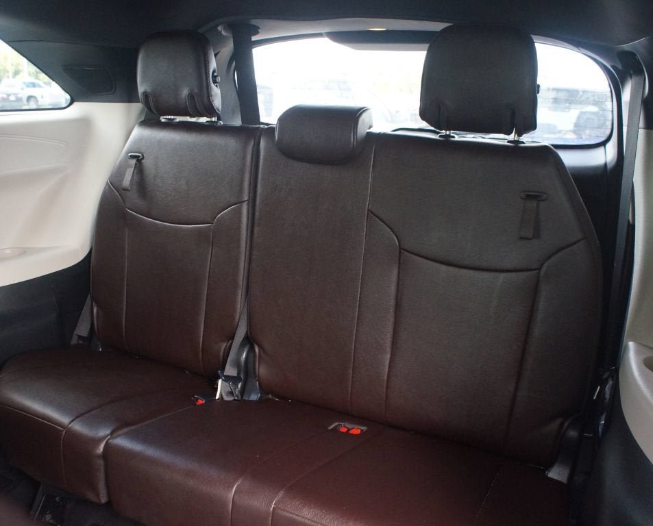Used 2022 Toyota Sienna Platinum FWD image 18