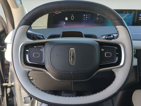 New 2026 Lincoln Navigator L Premier AWD/4WD image 13