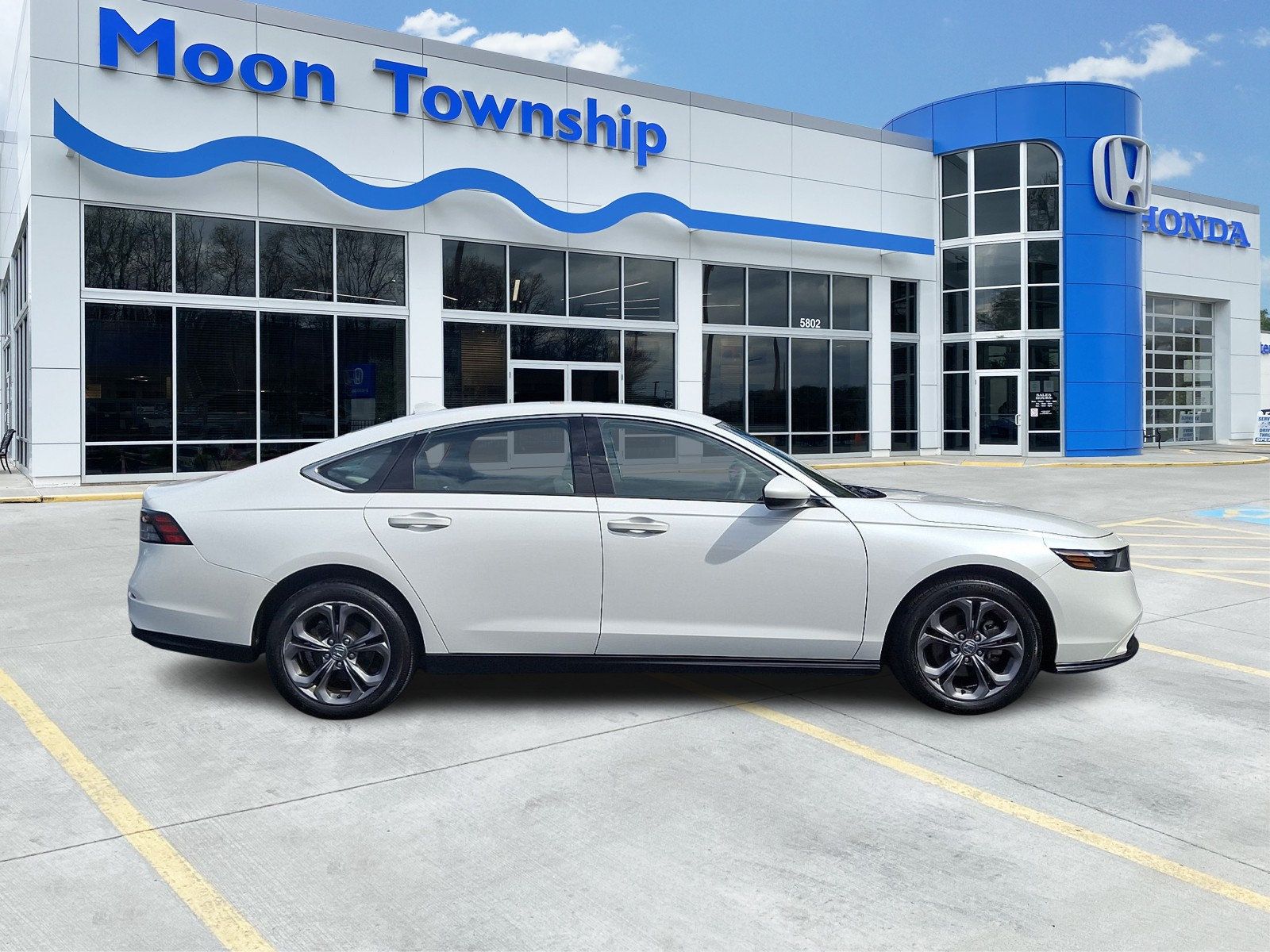 Used 2023 Honda Accord EX image 7
