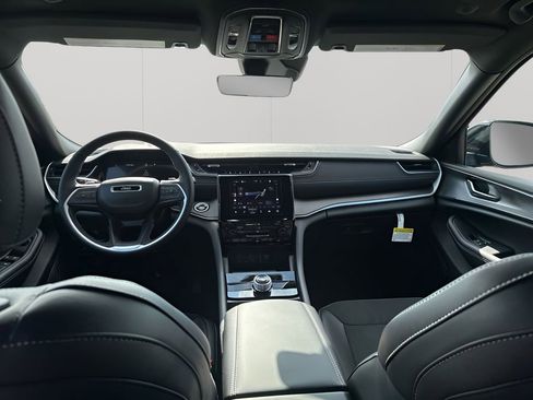 New 2025 Jeep Grand Cherokee Altitude image 22