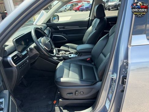Used 2025 Kia Telluride S FWD image 9