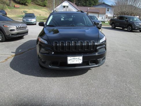 Used 2018 Jeep Cherokee Latitude w/ Altitude Package image 2