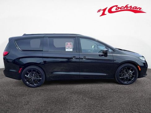Used 2025 Chrysler Pacifica Limited FWD image 6
