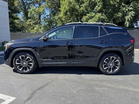 Used 2022 GMC Terrain SLT w/ Infotainment Package II AWD/4WD image 2