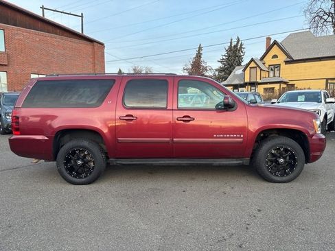 Used 2008 Chevrolet Suburban LT w/ LT Preferred Equipment Group image 2