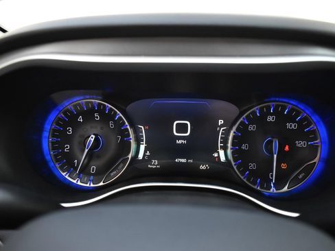 Used 2024 Chrysler Pacifica Touring-L FWD image 26