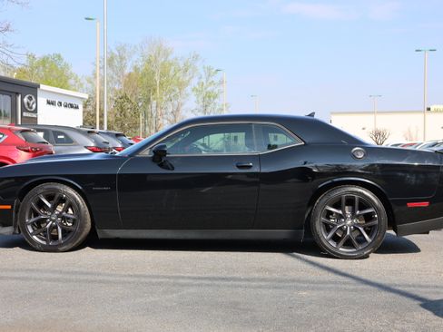 Used 2022 Dodge Challenger R/T w/ Blacktop Package RWD image 5