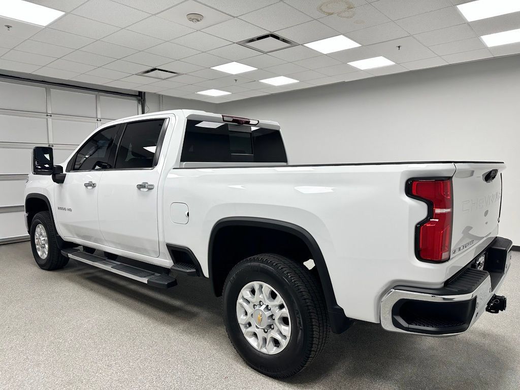 Used 2026 Chevrolet Silverado 2500 LTZ w/ LTZ Premium Package AWD/4WD image 5