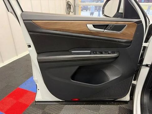 Used 2024 Volkswagen Atlas SE AWD/4WD image 9