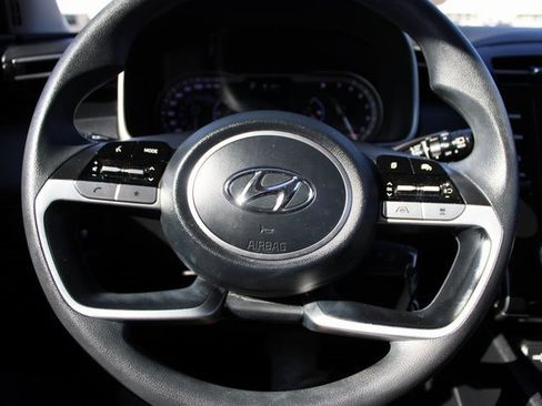 Used 2023 Hyundai Tucson SE image 18