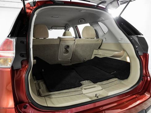 Used 2015 Nissan Rogue SV image 52