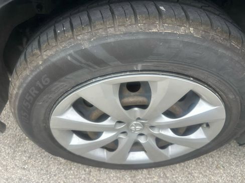 Used 2021 Toyota Corolla LE FWD image 15